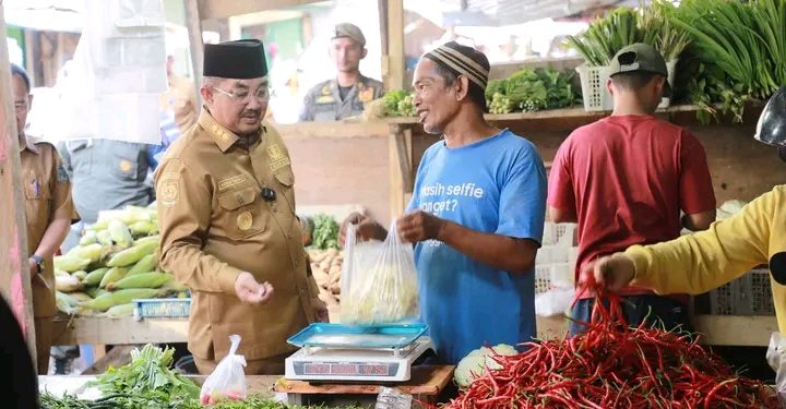 Jelang Nataru, Pemkab Tanjab Barat Gelar Operasi Pasar dan Pasar Murah