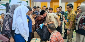 Gubernur Al Haris Salurkan Dumisake Pendidikan di Bungo
