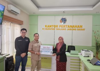 Dukung Kualitas Pelayanan Publik, SKK Migas – PetroChina Serahkan Bantuan Alat Perlengkapan Kantor di BPN Tanjab Barat