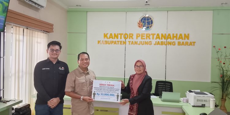 Dukung Kualitas Pelayanan Publik, SKK Migas – PetroChina Serahkan Bantuan Alat Perlengkapan Kantor di BPN Tanjab Barat