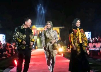 Batik Jambi Memukau di Jambi Fashion Trend, Gubernur Al Haris Bangga Karya Desainer Jambi
