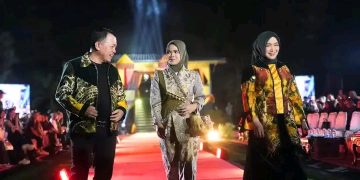 Batik Jambi Memukau di Jambi Fashion Trend, Gubernur Al Haris Bangga Karya Desainer Jambi