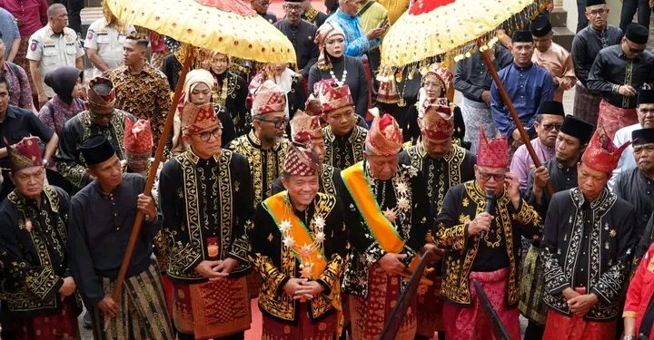 Gubernur Al Haris: Pemberian Gelar Adat Wujud Penghargaan dan Doa