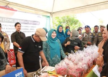 Bupati UAS Bersama Ketua TP PKK Hj. Fadhilah Sadat Hadiri Gerakan Pangan Murah Serentak Nasional