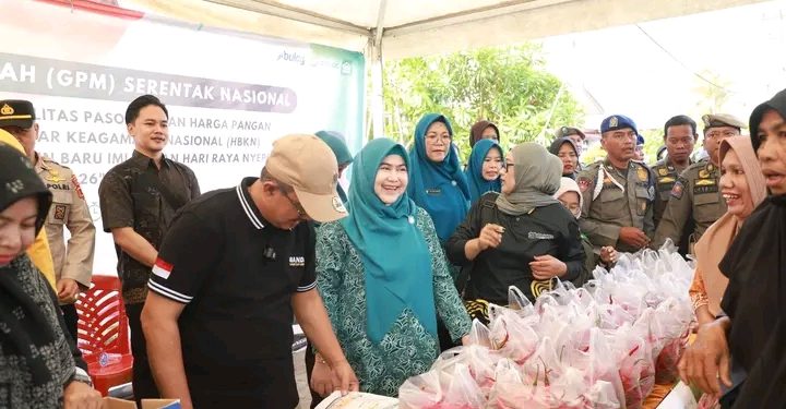 Bupati UAS Bersama Ketua TP PKK Hj. Fadhilah Sadat Hadiri Gerakan Pangan Murah Serentak Nasional