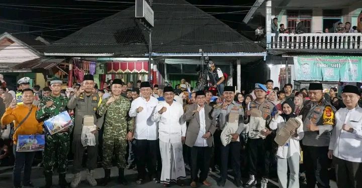 Ribuan Warga Padati Malam Puncak Festival Arakan Sahur 2026 di Tanjab Barat