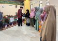 Buka Puasa Bersama Pemdes Kampung Baru, Ketua DPRD Tanjabbar Beri Sembako ke Masyarakat