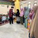Buka Puasa Bersama Pemdes Kampung Baru, Ketua DPRD Tanjabbar Beri Sembako ke Masyarakat