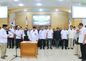 Bupati UAS Kukuhkan KKMD, Dorong Regulasi Pengelolaan Mangrove di Tanjab Barat