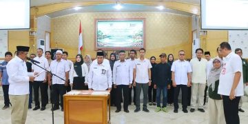 Bupati UAS Kukuhkan KKMD, Dorong Regulasi Pengelolaan Mangrove di Tanjab Barat