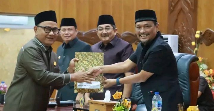 Bupati UAS dan Wabup Katamso Hadiri Paripurna, DPRD Sampaikan Pemandangan Umum Fraksi atas LKPJ 2025