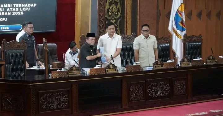 Gubernur Al Haris Sampaikan Jawaban atas Pandangan Umum Fraksi DPRD Terhadap LKPJ 2025, Tegaskan Komitmen Penguatan Fiskal dan Pelayanan Publik