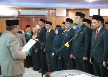 Bupati UAS Tekankan Integritas dan Kolaborasi Saat Lantik Pejabat Manajerial dan Non-Manajerial Pemkab Tanjab Barat