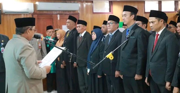 Bupati UAS Tekankan Integritas dan Kolaborasi Saat Lantik Pejabat Manajerial dan Non-Manajerial Pemkab Tanjab Barat