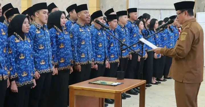 Wabup Katamso Pimpin Sumpah PNS dan Serahkan SK CPNS 2024, Tekankan Adaptasi Digital dan Peningkatan IPM