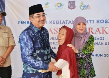 Bupati UAS Resmikan Operasi Katarak Gratis dan Salurkan Bantuan ATENSI untuk Warga Rentan