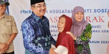 Bupati UAS Resmikan Operasi Katarak Gratis dan Salurkan Bantuan ATENSI untuk Warga Rentan