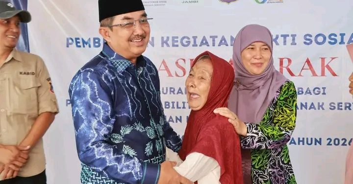 Bupati UAS Resmikan Operasi Katarak Gratis dan Salurkan Bantuan ATENSI untuk Warga Rentan
