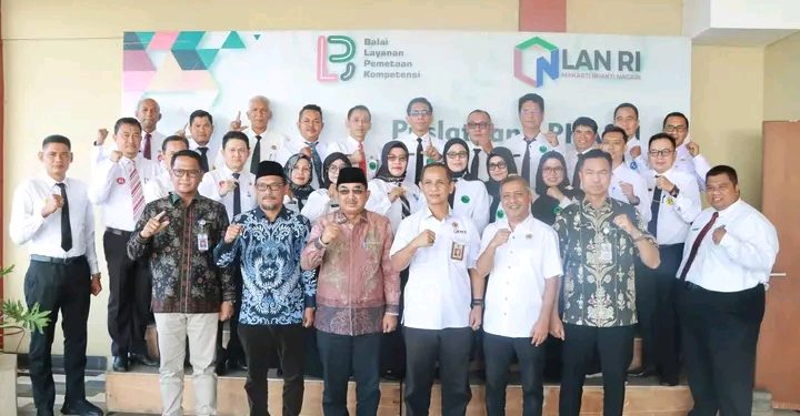 Bupati Tanjab Barat Pantau Uji Kompetensi JPT Pratama di LAN Jatinangor