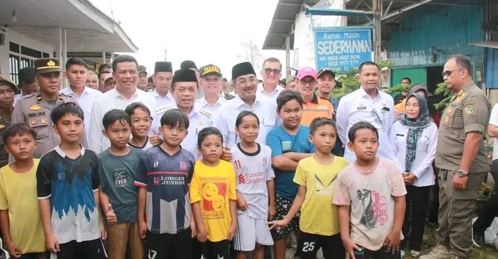 Gubernur Jambi Bersama Bupati dan Wabup Tinjau Lokasi Kebakaran serta Serahkan Bantuan di Teluk Nilau