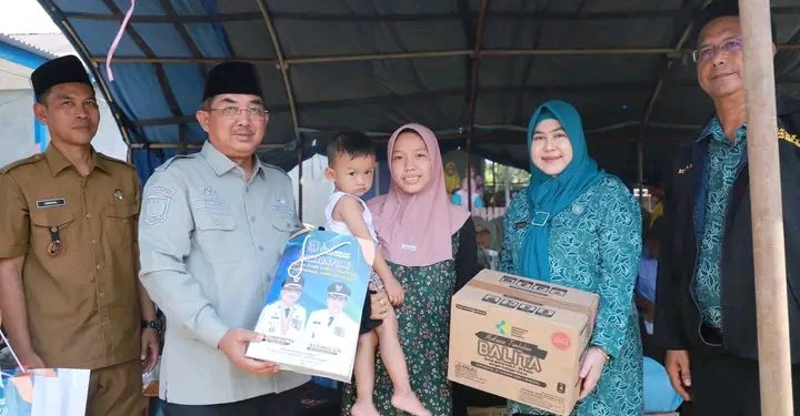Bupati Anwar Sadat Salurkan Bantuan untuk Korban Kebakaran Teluk Nilau