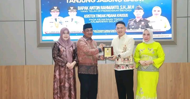 Pemkab Tanjab Barat Gelar Malam Perpisahan Kajari Anton Rahmanto, Penuh Haru dan Apresiasi