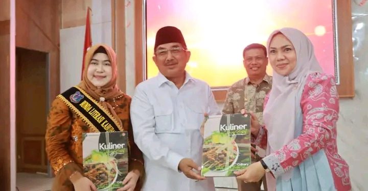 Bupati dan Bunda Literasi Tanjab Barat Luncurkan Buku Kuliner Khas Daerah pada Pengukuhan Bunda Literasi 2026