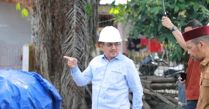 Usai Hadiri Silaturahmi PABPDSI, Bupati Anwar Sadat Tinjau Pengerjaan Box Culvert di Tanjung Bojo