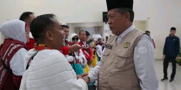 Wagub Sani Lepas 442 JCH Kloter BTH 22 Provinsi Jambi, Doakan Keselamatan dan Keberkahan Bagi Keluarga dan Daerah