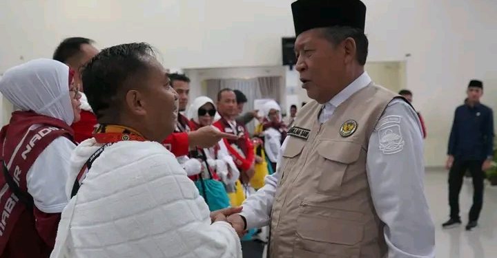 Wagub Sani Lepas 442 JCH Kloter BTH 22 Provinsi Jambi, Doakan Keselamatan dan Keberkahan Bagi Keluarga dan Daerah