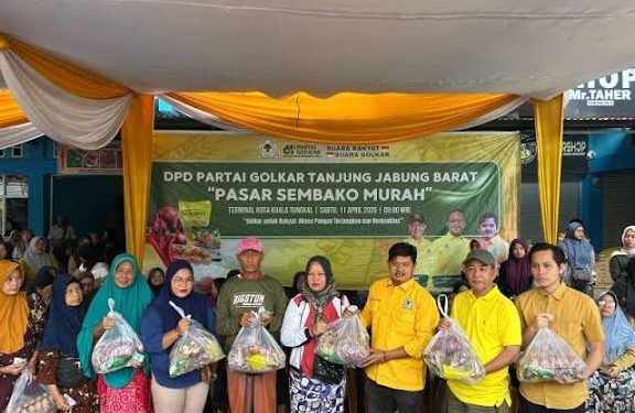 Ketua Komisi II DPRD Tanjab Barat Bersama Golkar Gelar Operasi Pasar Murah, Warga Antusias Serbu Sembako