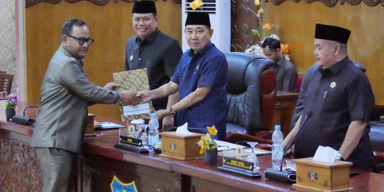 Wakil Bupati Tanjung Jabung Barat Hadiri Rapat Paripurna Kedua DPRD Bahas Pandangan Umum Fraksi terhadap Ranperda Pertanggungjawaban APBD 2025