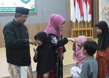Peringati Hari Asyura, Bupati Anwar Sadat dan Hj. Fadhilah Sadat Santuni Anak Yatim