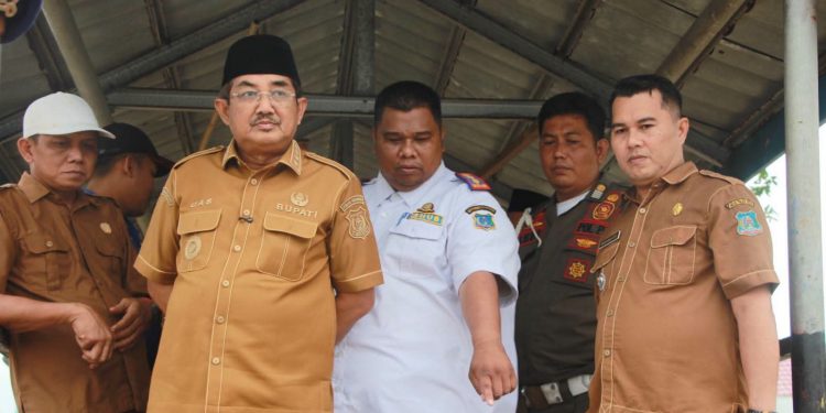 Respons Cepat Keluhan Warga, Bupati Anwar Sadat Tinjau Dermaga Apung Ambruk di Tanjung Senjulang, Perbaikan Segera Dilakukan
