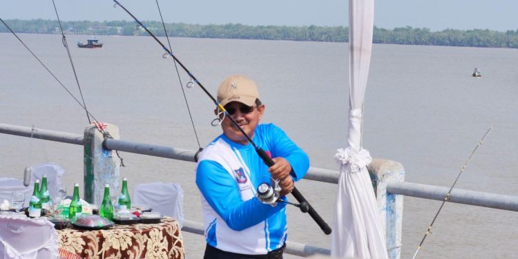 Semarak HUT RI ke-81 dan Hari Jadi Tanjab Barat ke-61, Bupati Anwar Sadat Buka Lomba Mancing Forkopimda dan OPD