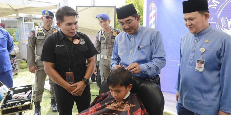 Hari Jadi ke-61 Tanjab Barat, Bupati Anwar Sadat Gelar Syukuran, Hadirkan 70 Stan UMKM dan Pangkas Rambut Gratis