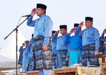 Peringati Hari Jadi ke-61, Pemkab Tanjab Barat Gelar Upacara, Lepas Peserta Jambore, dan Beri Penghargaan Kades Lurah Berprestasi