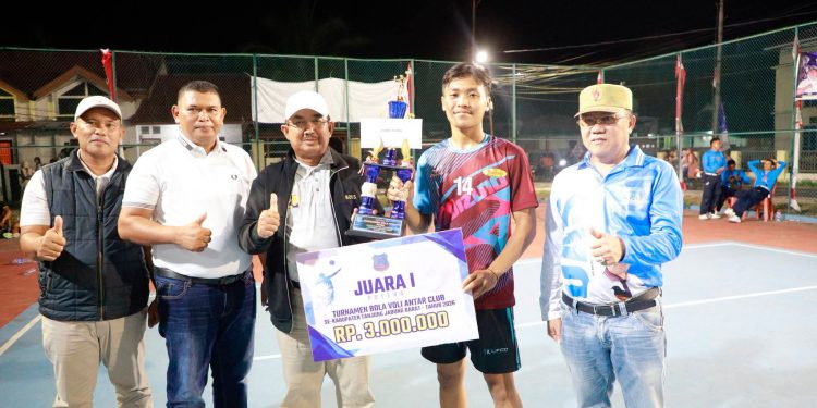 Turnamen Bola Voli HUT ke-61 Tanjab Barat Resmi Ditutup, Betara dan Sungai Rambai Raih Juara