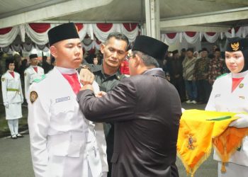 45 Anggota Paskibraka Tanjab Barat 2026 Dikukuhkan, Bupati Anwar Sadat: Jaga Kehormatan dan Jadi Teladan Generasi Muda