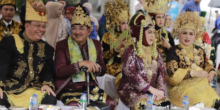 Pawai Budaya Semarakkan HUT ke-81 RI dan Hari Jadi ke-61 Tanjab Barat Berlangsung Meriah dan Penuh Warna!