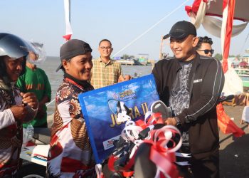 Meriahkan HUT RI ke-81 dan Hari Jadi Tanjab Barat ke-61, Presisi Merdeka Balap Pompong Sukses Digelar