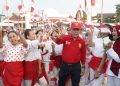 Gubernur Al Haris Bersama Warga Meriahkan ‘Gebyar Mahardika’: 10.000 Bendera Merah Putih Hiasi Gentala Arasy