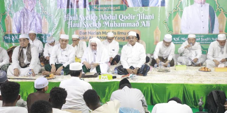Peringati Harlah Majelis Al-Anwar ke-15, Bupati Anwar Sadat Tekankan Pentingnya Istiqomah Menuntut Ilmu