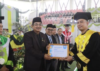 Bupati Anwar Sadat Hadiri Wisuda ke-XXII UNIS An-Nadwah, Dorong Pembukaan Prodi Kelautan dan Perikanan