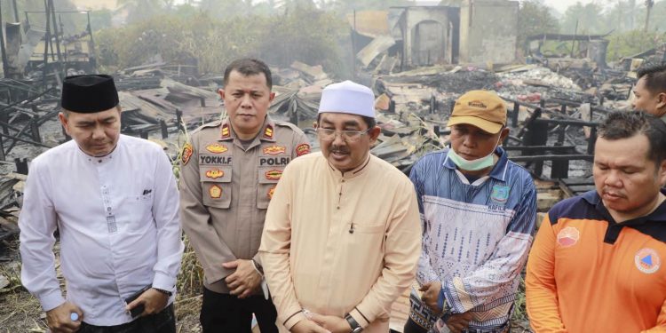 Kebakaran Kembali Landa Tungkal Ilir Usai Shalat Jumat, Bupati Tanjab Barat Turun Langsung ke Lokasi