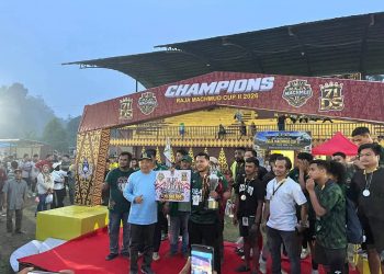 Ketua DPRD Tanjab Barat Serahkan Hadiah Juara II Raja Machmud Cup II Tahun 2026