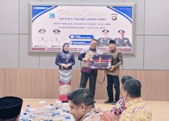 Ketua DPRD Hadiri Serah Terima Jabatan dan Pisah Sambut Kapolres Tanjab Barat